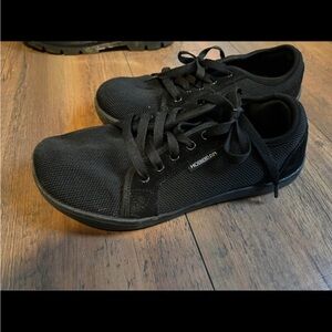 Barely worn minimalist tennis shoes